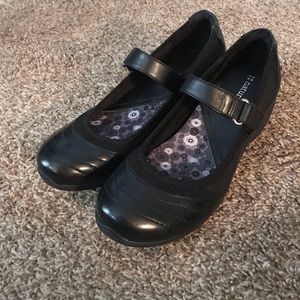 NEW! NEVER WORN! Black Naturalizer Mary Jane’s!